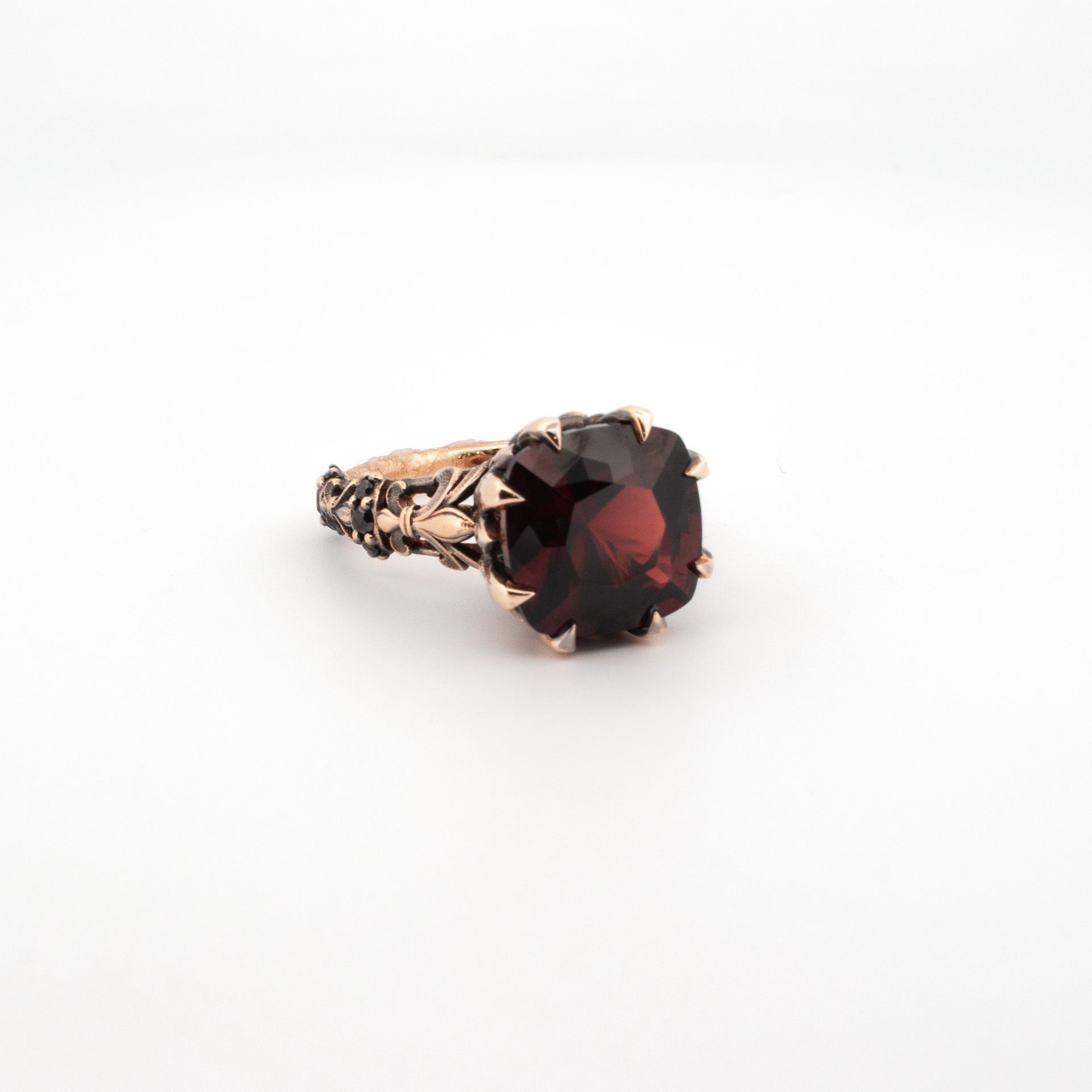 Medieval Treasure ring garnet rose gold